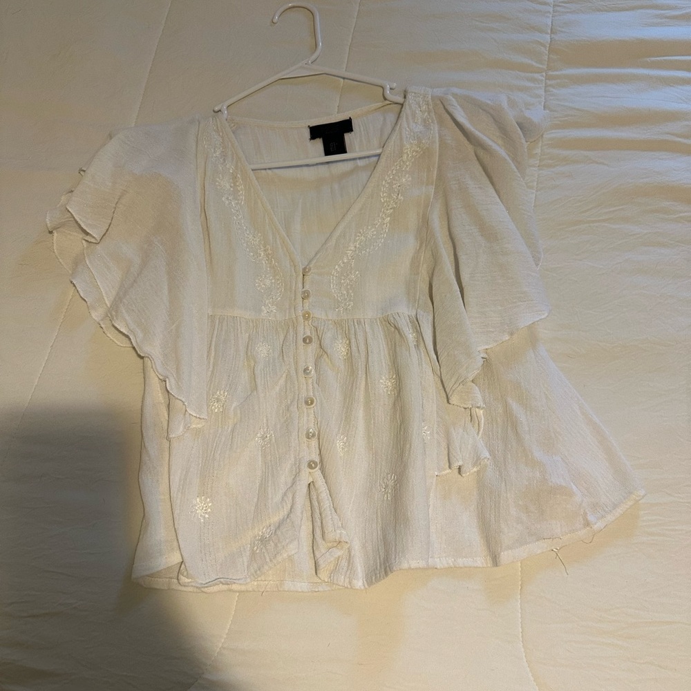 Flowy white cropped shirt